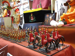 75&egrave; aniversari Associaci&oacute; de Jes&uacute;s Crucificat - Manaies de Girona. Aparadors amb Manaies