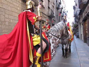 75&egrave; aniversari Associaci&oacute; de Jes&uacute;s Crucificat - Manaies de Girona. Desfilada inaugural