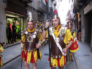 75&egrave; aniversari Associaci&oacute; de Jes&uacute;s Crucificat - Manaies de Girona. Desfilada inaugural