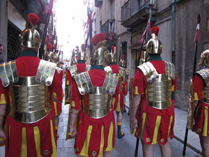 75&egrave; aniversari Associaci&oacute; de Jes&uacute;s Crucificat - Manaies de Girona. Desfilada inaugural