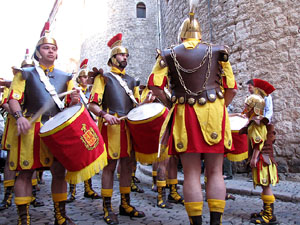 75è aniversari Associació de Jesús Crucificat - Manaies de Girona. Lliurament del Penó