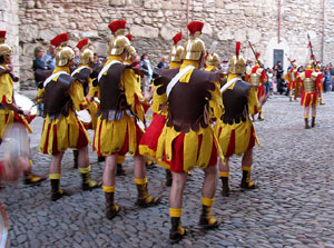 75è aniversari Associació de Jesús Crucificat - Manaies de Girona. Lliurament del Penó