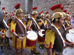 75è aniversari Associació de Jesús Crucificat - Manaies de Girona. Lliurament del Penó