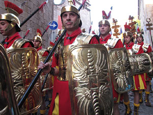 75è aniversari Associació de Jesús Crucificat - Manaies de Girona. Lliurament del Penó