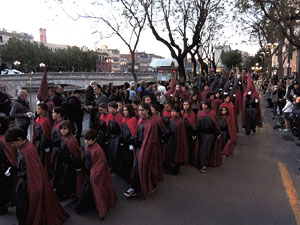 75è aniversari Associació de Jesús Crucificat - Manaies de Girona. Lliurament del Penó