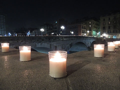 Espelmes enceses des de la Rambla de la Llibertat, Pont de Pedra i carrer de Santa Clara