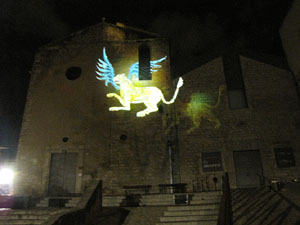 Mapping. Animals fantàstics del Beatus de Girona a la façana de la Mercè 