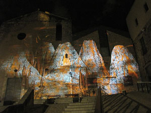 Mapping. Animals fantàstics del Beatus de Girona a la façana de la Mercè 