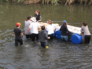 Fires de Sant Narcís 2013. 2a. Baixada d'andròmines pel riu Onyar del segle XXI