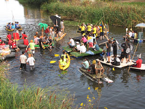 Fires de Sant Narcís 2013. 2a. Baixada d'andròmines pel riu Onyar del segle XXI