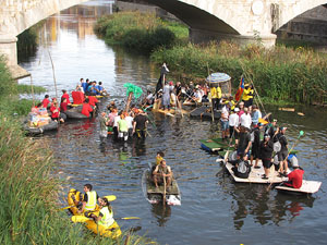 Fires de Sant Narcís 2013. 2a. Baixada d'andròmines pel riu Onyar del segle XXI