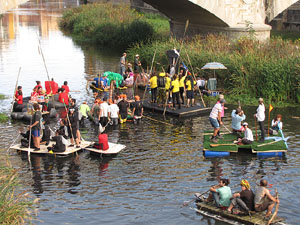 Fires de Sant Narcís 2013. 2a. Baixada d'andròmines pel riu Onyar del segle XXI
