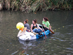 Fires de Sant Narcís 2013. 2a. Baixada d'andròmines pel riu Onyar del segle XXI