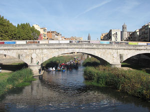 Fires de Sant Narcís 2013. 2a. Baixada d'andròmines pel riu Onyar del segle XXI