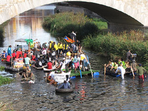 Fires de Sant Narcís 2013. 2a. Baixada d'andròmines pel riu Onyar del segle XXI