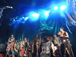 Fires de Sant Narcís 2013. Espectacle de Berros de la Cort i Alma Cubrae a la plaça de Sant Feliu