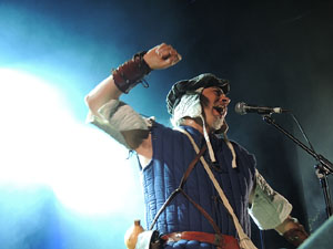 Fires de Sant Narc&iacute;s 2013. Espectacle de Berros de la Cort i Alma Cubrae a la pla&ccedil;a de Sant Feliu