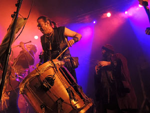 Fires de Sant Narc&iacute;s 2013. Espectacle de Berros de la Cort i Alma Cubrae a la pla&ccedil;a de Sant Feliu