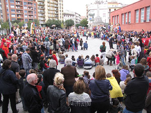 Fires de Sant Narc&iacute;s 2013. Trobada de gegants: la ballada