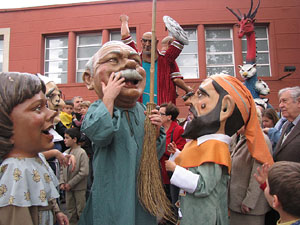 Fires de Sant Narc&iacute;s 2013. Trobada de gegants: la ballada
