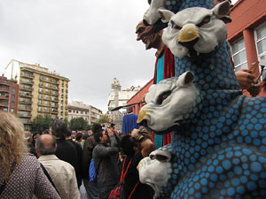 Fires de Sant Narc&iacute;s 2013. Trobada de gegants: la ballada