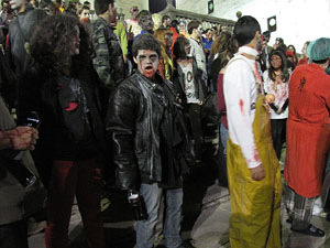 Fires de Sant Narcís 2013. 2a. Zombie Walk de Girona dins el Festival Acocollona't
