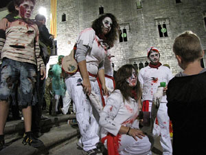 Fires de Sant Narcís 2013. 2a. Zombie Walk de Girona dins el Festival Acocollona't