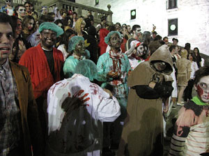 Fires de Sant Narcís 2013. 2a. Zombie Walk de Girona dins el Festival Acocollona't