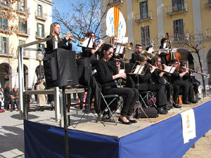 Sardanes a la plaça Independència