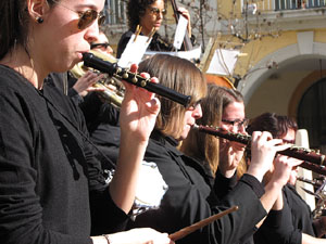 Sardanes a la pla&ccedil;a Independ&egrave;ncia