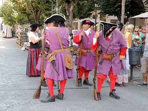 Girona resisteix! Jornades de recreaci&oacute; hist&ograve;rica de la Guerra de Successi&oacute;. Escaramussa al Pont de Pedra