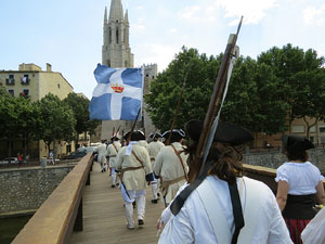 Girona resisteix! Jornades de recreaci&oacute; hist&ograve;rica de la Guerra de Successi&oacute;. Desfilada pels carrers