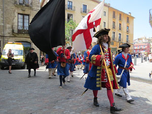 Girona resisteix! Jornades de recreaci&oacute; hist&ograve;rica de la Guerra de Successi&oacute;. Presentaci&oacute; i jurada de bandera
