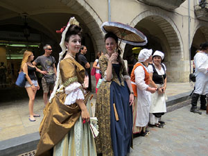 Girona resisteix! Jornades de recreaci&oacute; hist&ograve;rica de la Guerra de Successi&oacute;. Presentaci&oacute; i jurada de bandera