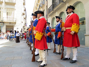 Girona resisteix! Jornades de recreaci&oacute; hist&ograve;rica de la Guerra de Successi&oacute;. Presentaci&oacute; i jurada de bandera