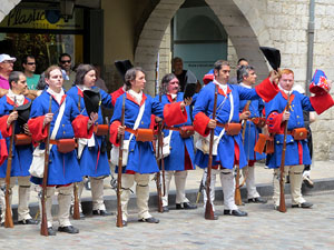 Girona resisteix! Jornades de recreaci&oacute; hist&ograve;rica de la Guerra de Successi&oacute;. Presentaci&oacute; i jurada de bandera