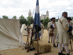 Girona resisteix! Jornades de recreaci&oacute; hist&ograve;rica de la Guerra de Successi&oacute;. Desfilada pels carrers del Barri Vell
