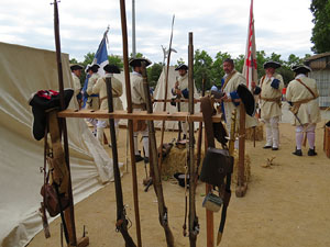Girona resisteix! Jornades de recreaci&oacute; hist&ograve;rica de la Guerra de Successi&oacute;. Desfilada pels carrers del Barri Vell
