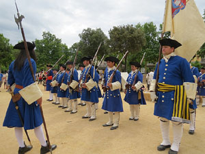 Girona resisteix! Jornades de recreaci&oacute; hist&ograve;rica de la Guerra de Successi&oacute;. Desfilada pels carrers del Barri Vell