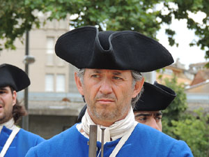 Girona resisteix! Jornades de recreaci&oacute; hist&ograve;rica de la Guerra de Successi&oacute;. Desfilada pels carrers del Barri Vell