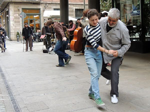 Les festes de Nadal 2013 a Girona. Lindy hop al carrer Nou