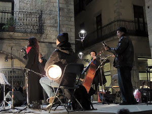 L'encesa de les llums de Hanukkà a la plaça del Vi