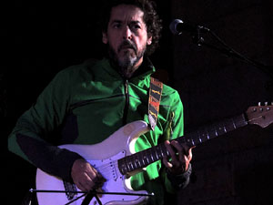 Actuació musical a la plaça de la Independència