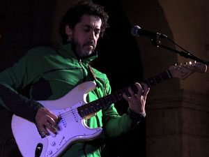 Actuació musical a la plaça de la Independència