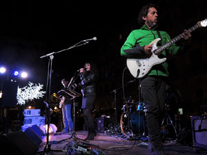 Actuació musical a la plaça de la Independència