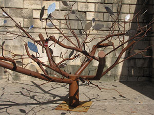 Girona Temps de Flors 2014. Preparaci&oacute; dels muntatges florals