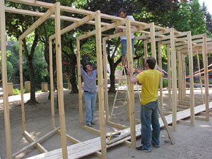 Girona Temps de Flors 2014. Preparaci&oacute; dels muntatges florals