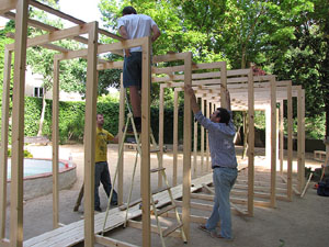 Girona Temps de Flors 2014. Preparaci&oacute; dels muntatges florals