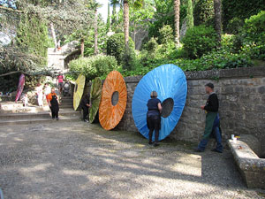 Girona Temps de Flors 2014. Preparaci&oacute; dels muntatges florals