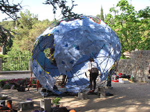 Girona Temps de Flors 2014. Preparaci&oacute; dels muntatges florals